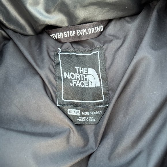 The Northface 550 Puffer Jacket - Picture 3 of 4
